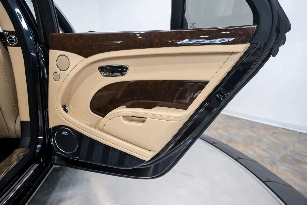Used 2011 Bentley Mulsanne image 36