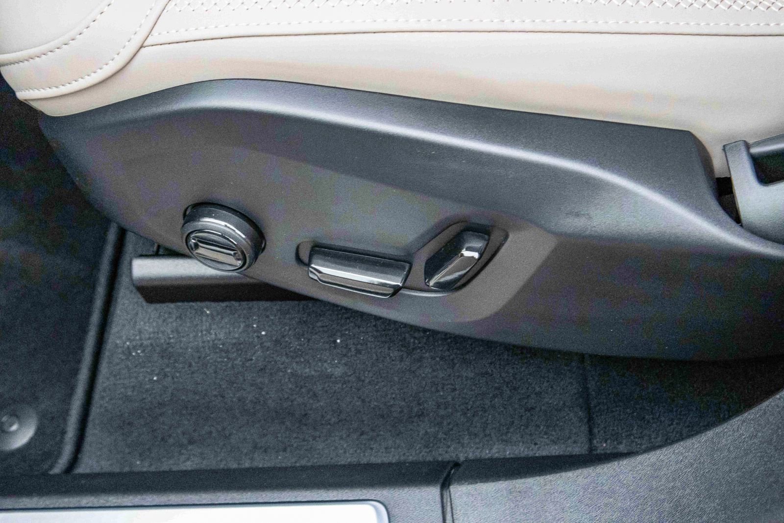 New 2026 Volvo XC90 B5 Core image 30