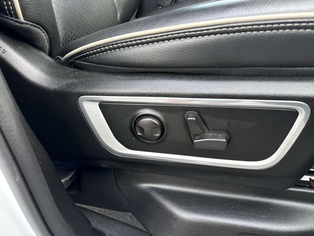 Used 2022 RAM 1500 Laramie AWD/4WD image 13