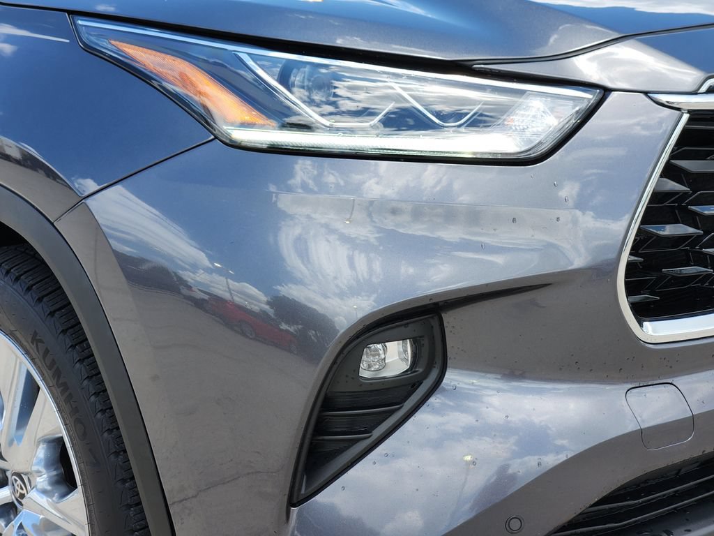 Certified 2020 Toyota Highlander Limited FWD image 9