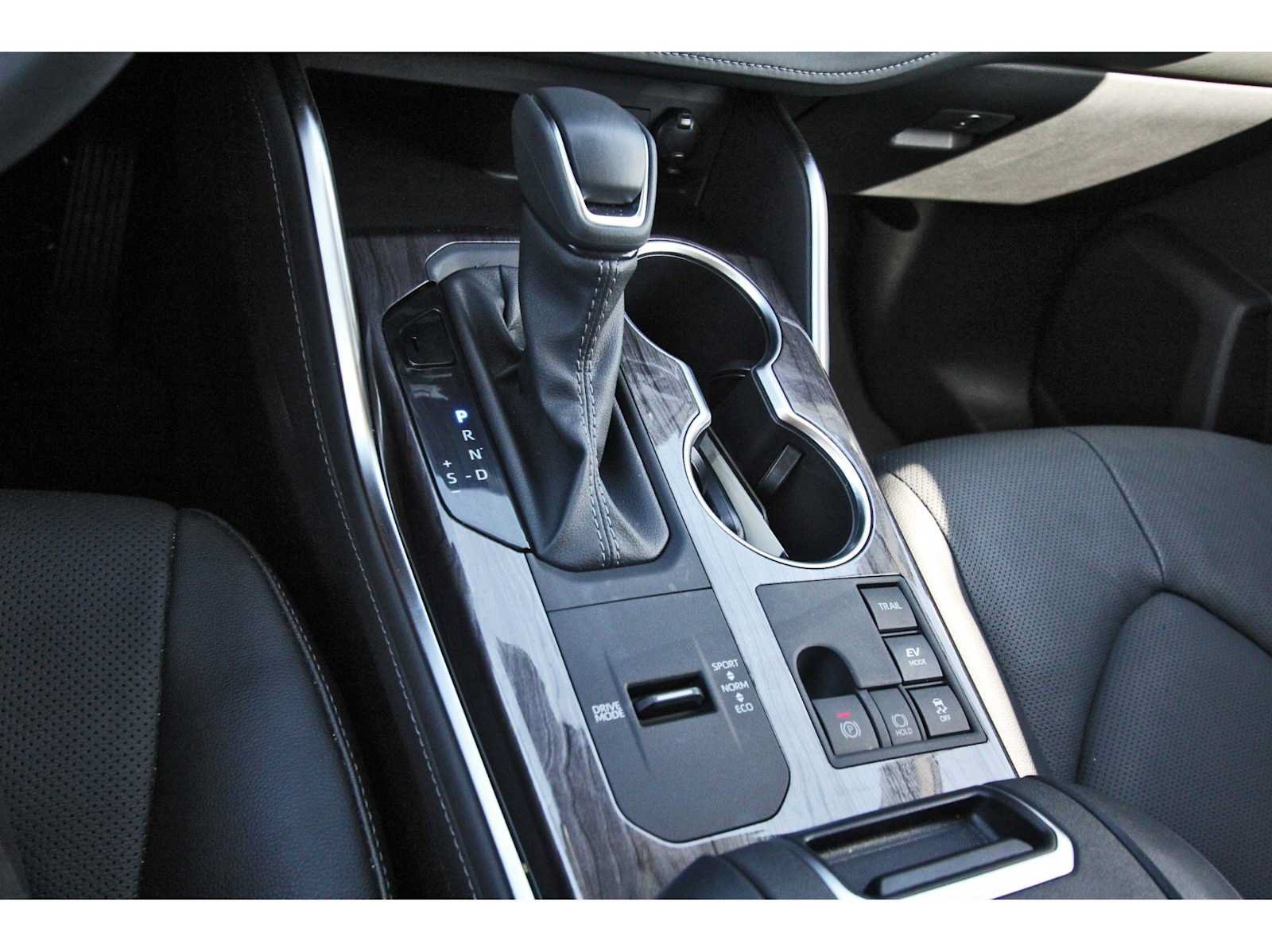 Used 2025 Toyota Highlander Platinum AWD/4WD image 26