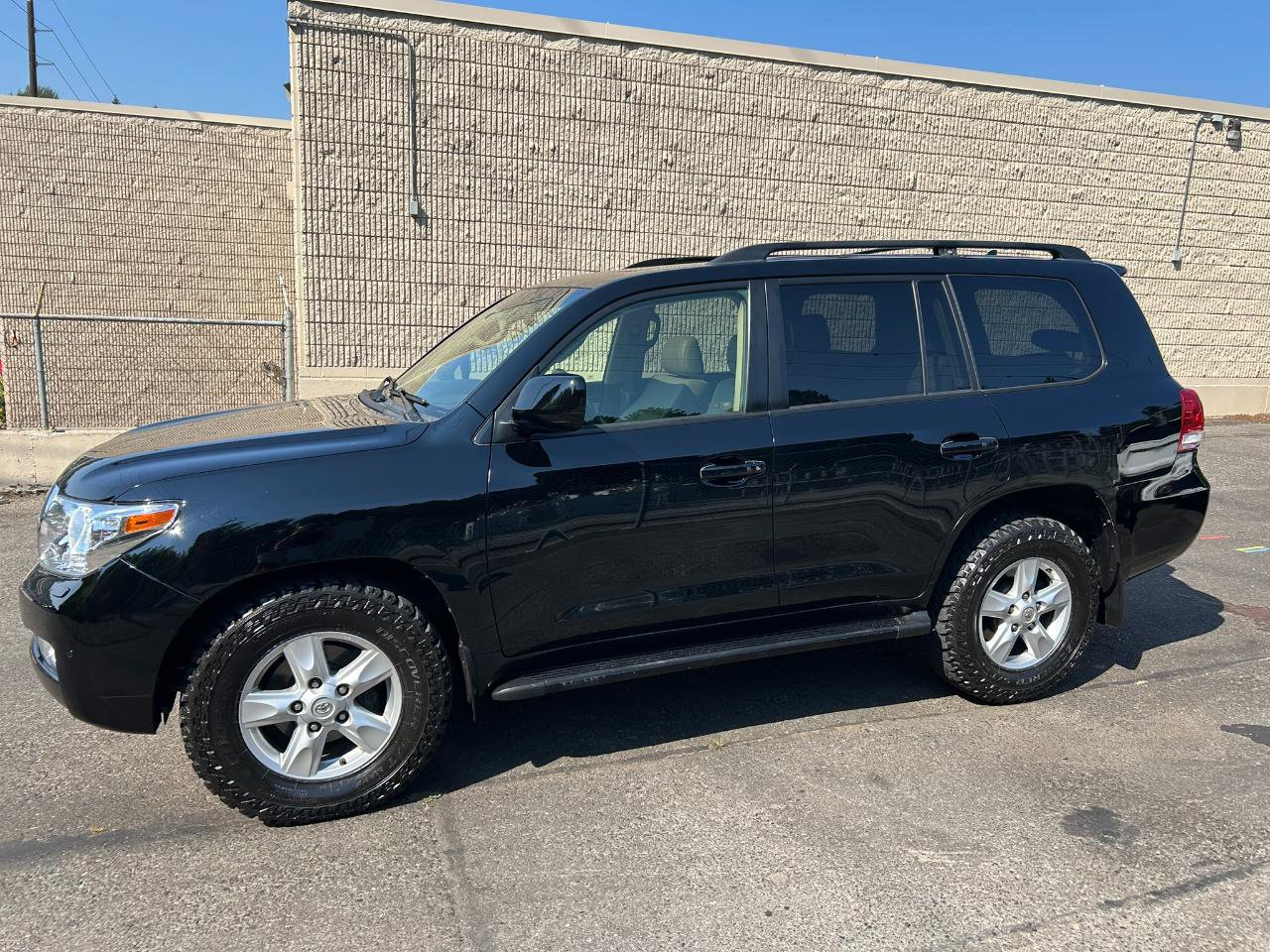 Used 2011 Toyota Land Cruiser w/ Upgrade Pkg AWD/4WD image 8