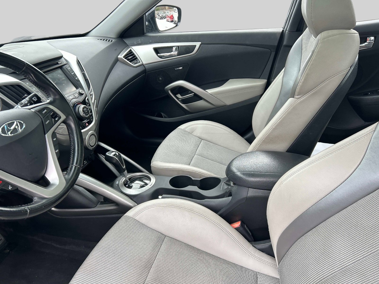 Used 2014 Hyundai Veloster w/ Style Package 02 image 21