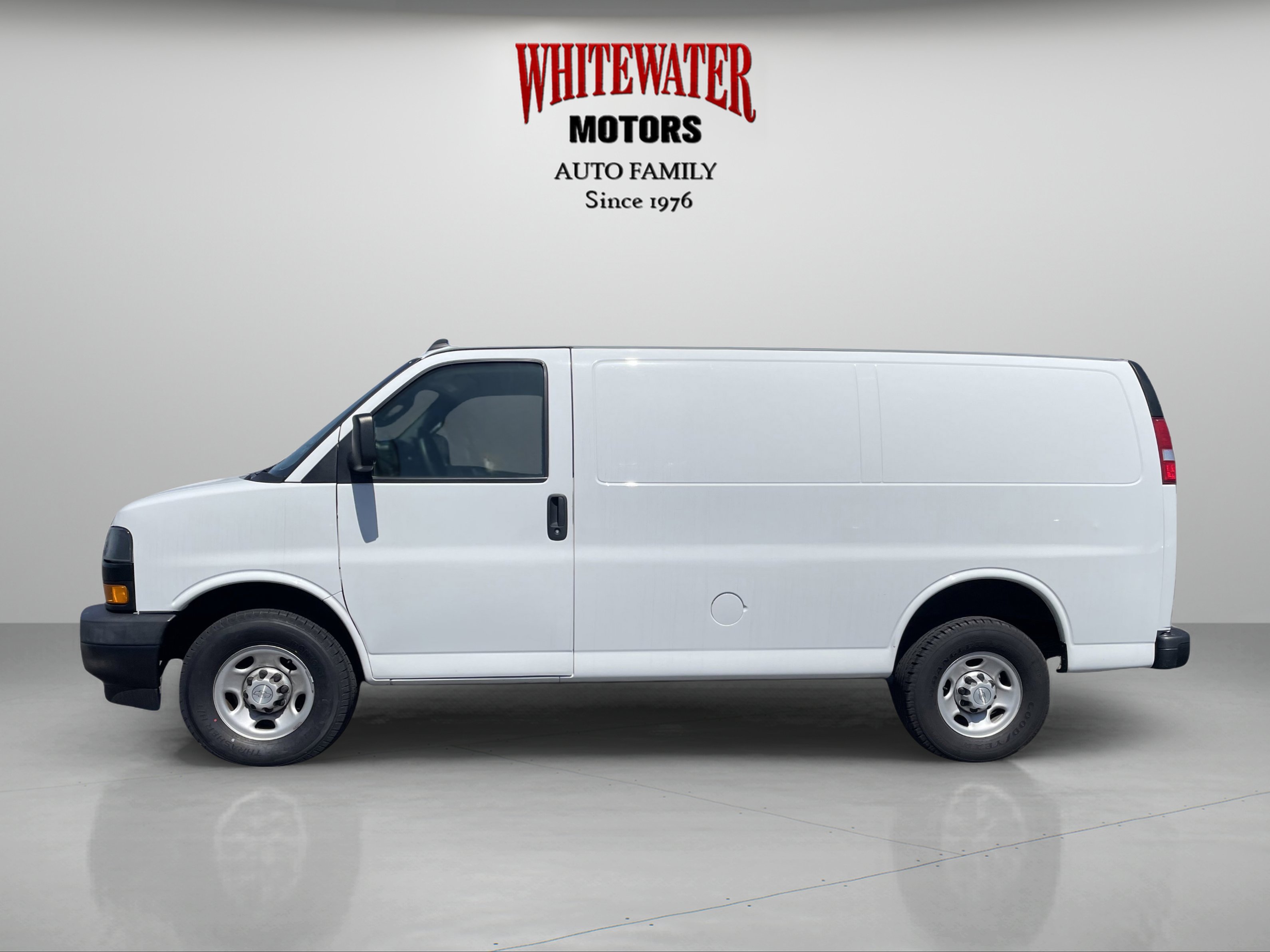 Used 2018 Chevrolet Express 2500 w/ Driver Convenience Package image 2