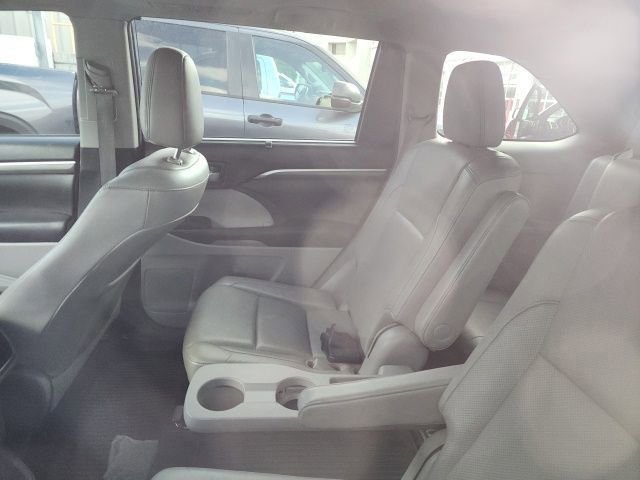 Used 2019 Toyota Highlander Limited AWD/4WD image 16