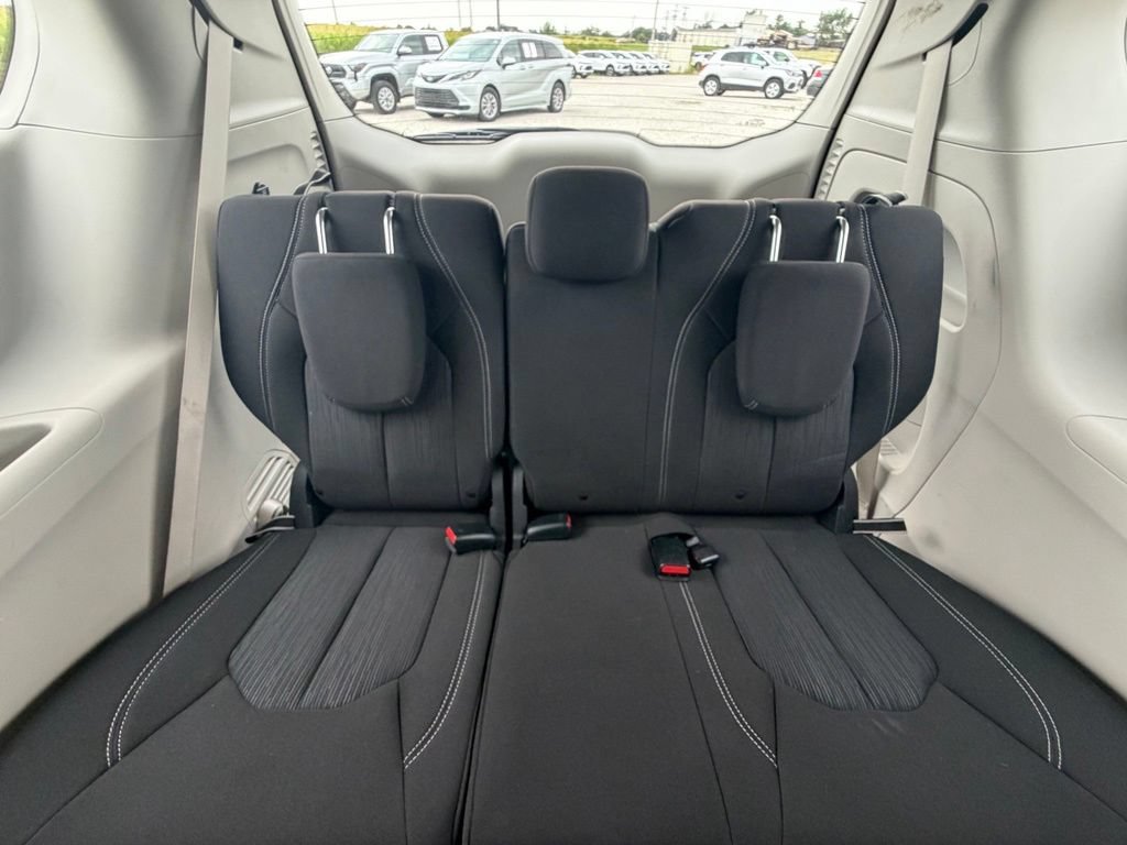 Used 2021 Chrysler Voyager LX FWD image 23