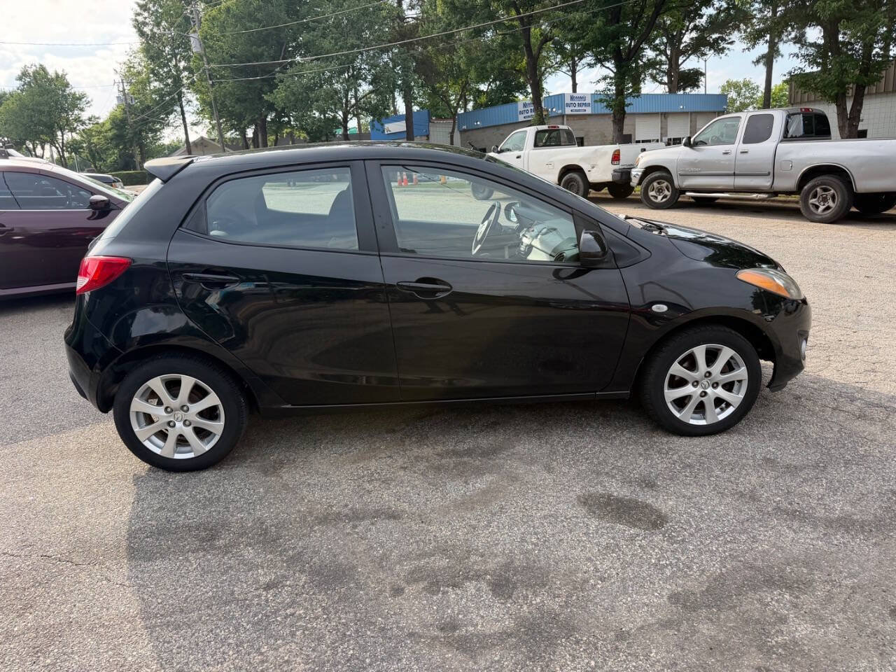 Used 2011 MAZDA MAZDA2 Touring FWD image 4