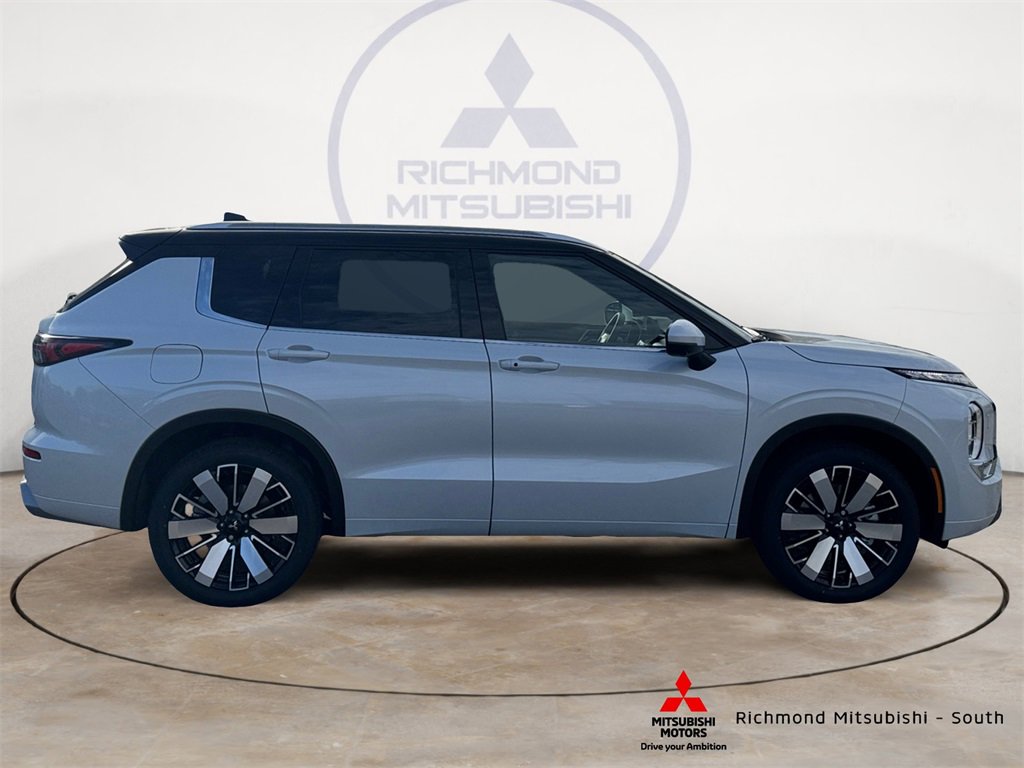 New 2026 Mitsubishi Outlander SEL image 2