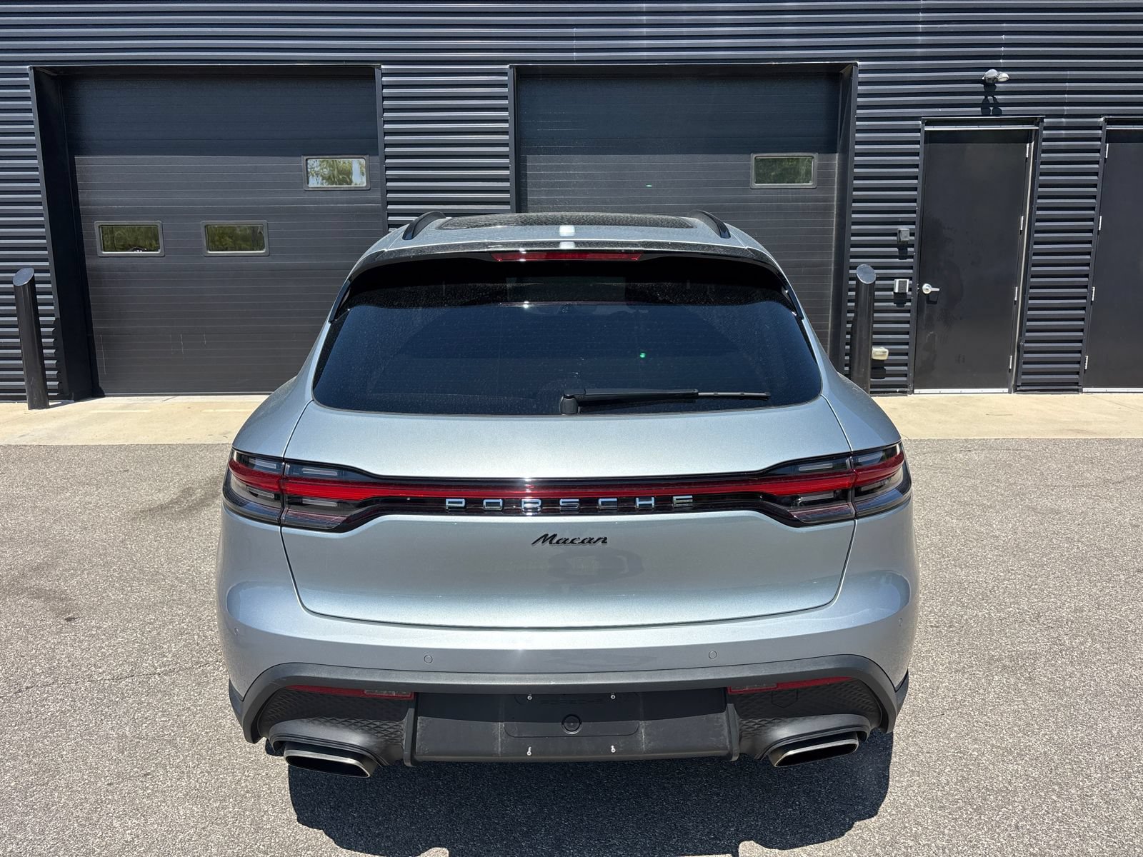 Used 2025 Porsche Macan AWD/4WD image 7
