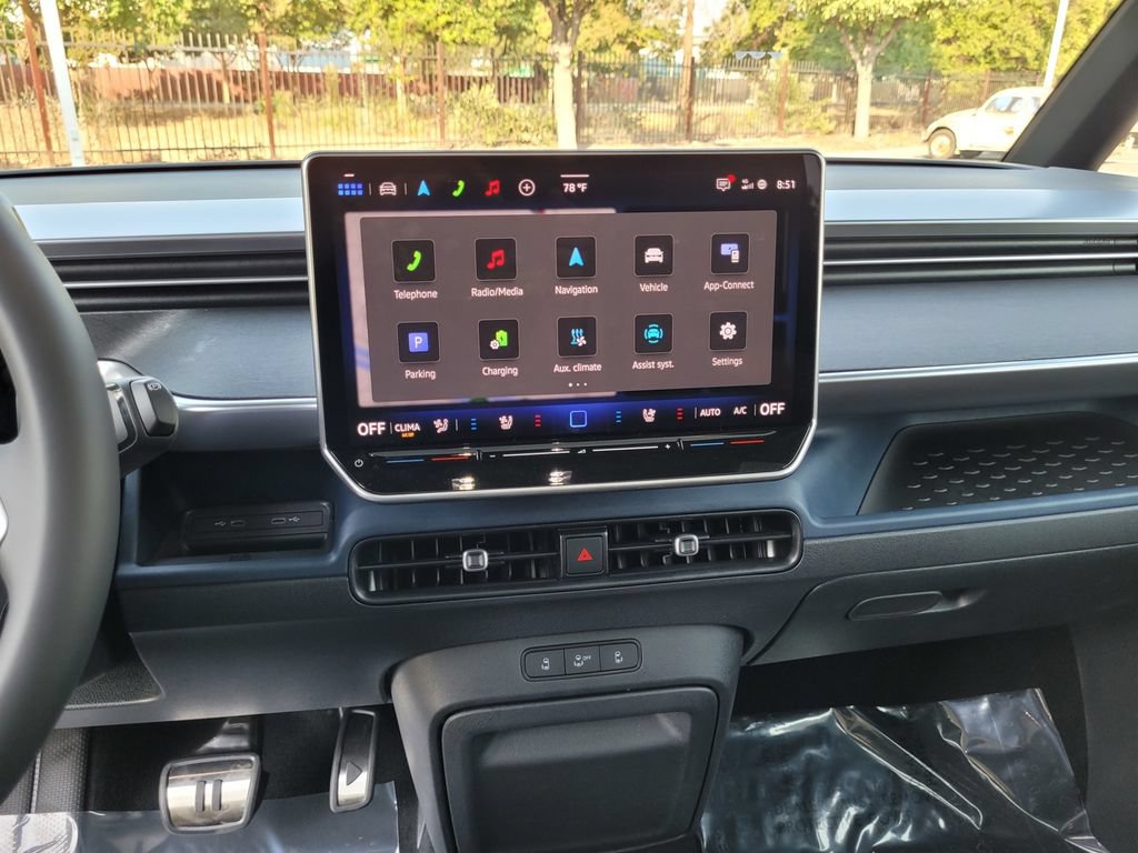 New 2025 Volkswagen ID. Buzz Pro S Plus RWD image 18