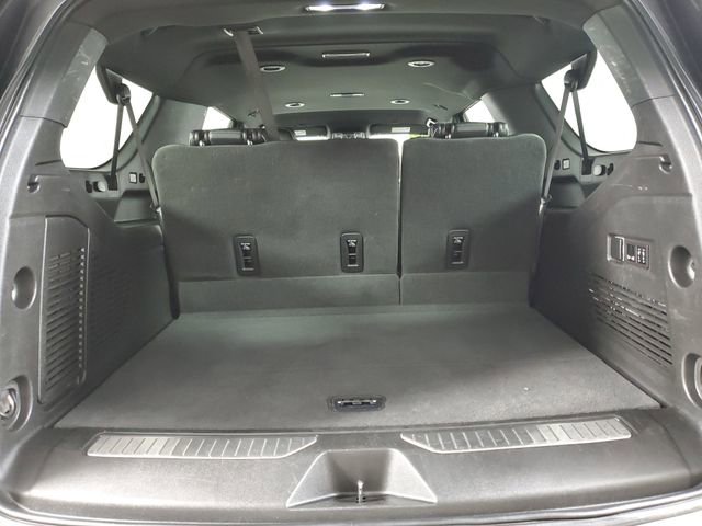 Used 2023 Chevrolet Suburban Premier image 7