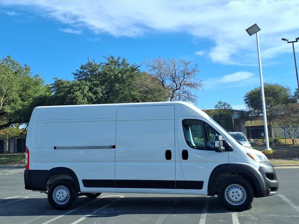 Used 2024 RAM ProMaster 2500 w/ Convenience Group FWD image 4