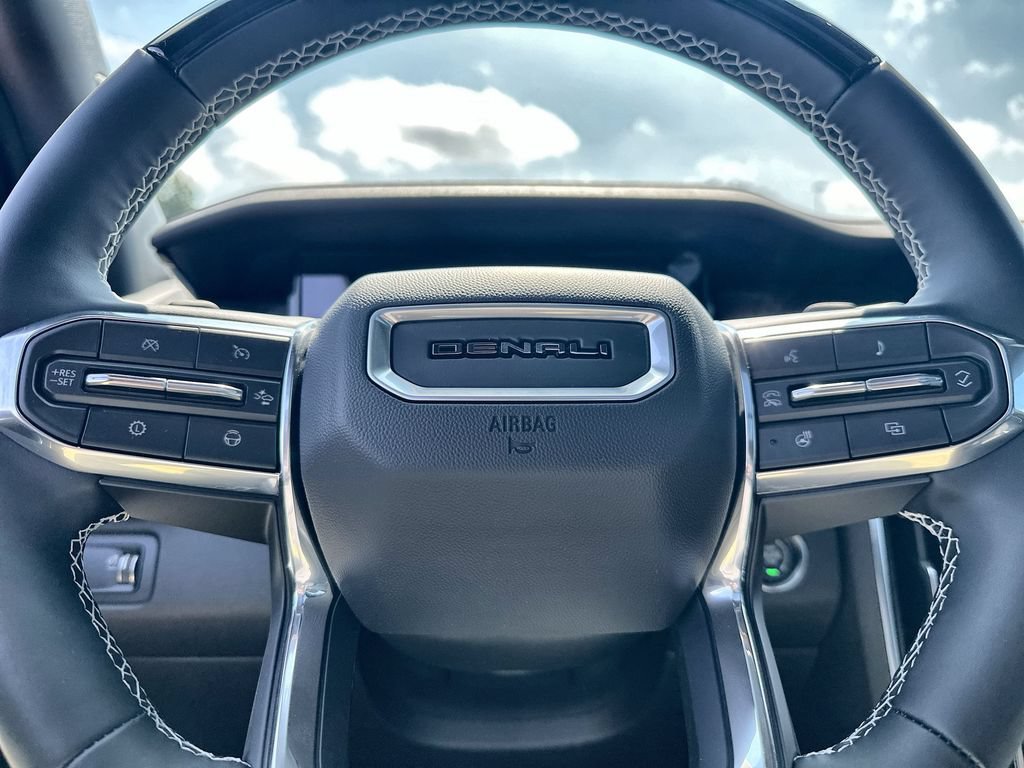 New 2026 GMC Acadia Denali w/ Super Cruise Package FWD image 33
