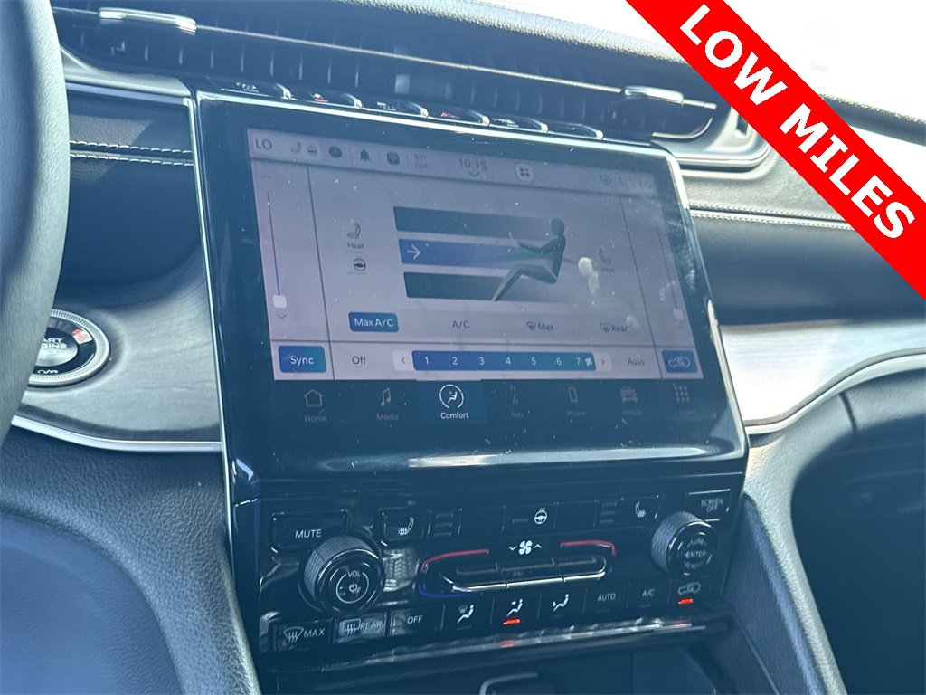 Used 2024 Jeep Grand Cherokee Limited w/ Black Appearance Package image 22