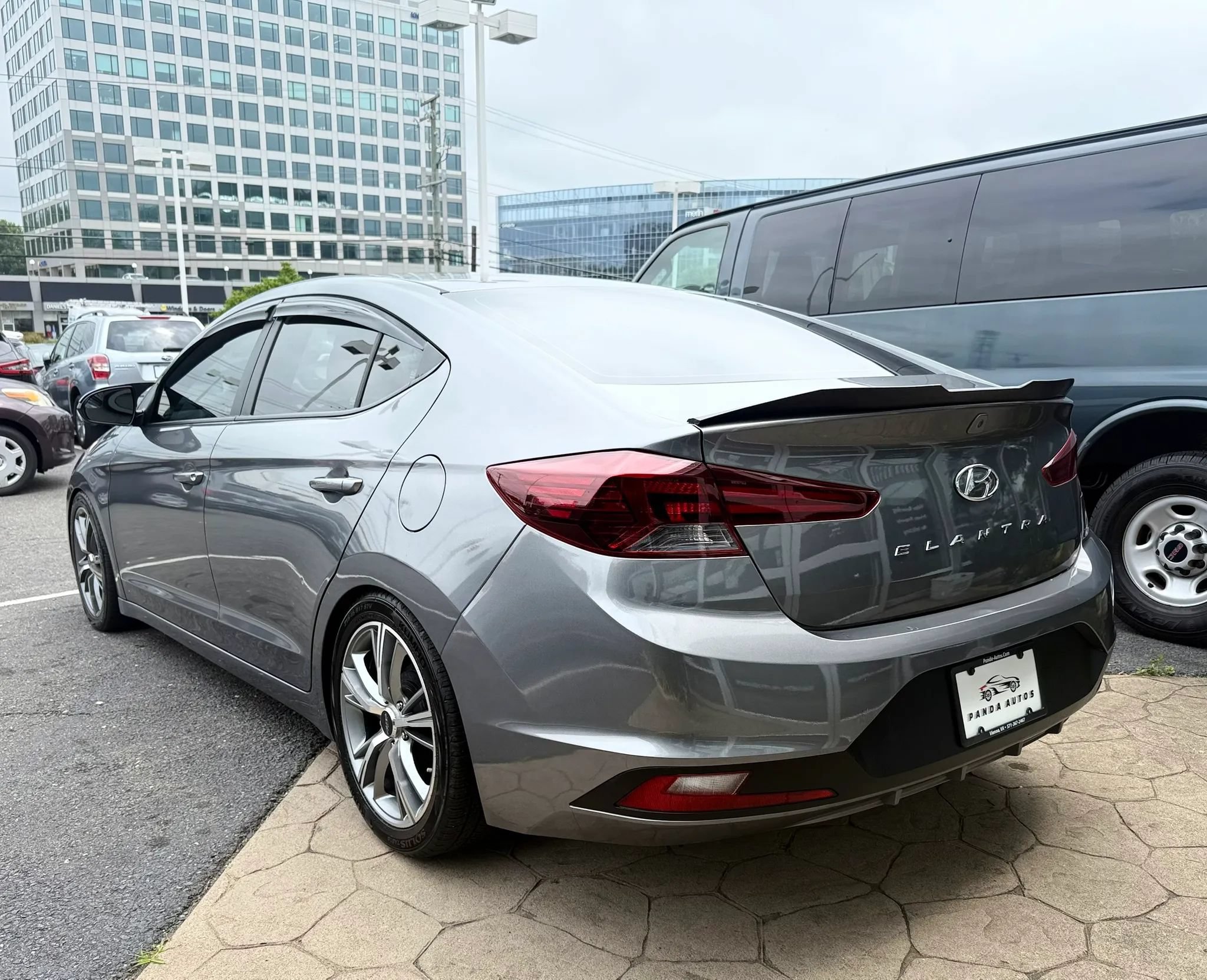 Used 2019 Hyundai Elantra SE w/ Cargo Package FWD image 5