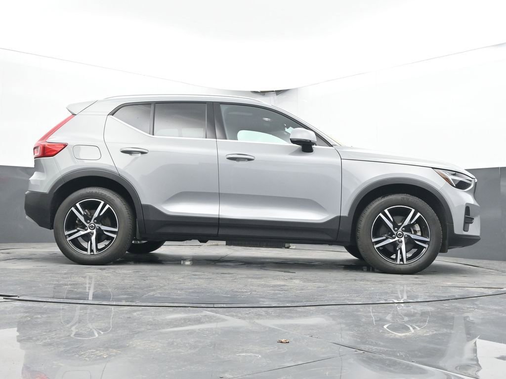 Used 2025 Volvo XC40 B5 Core image 45