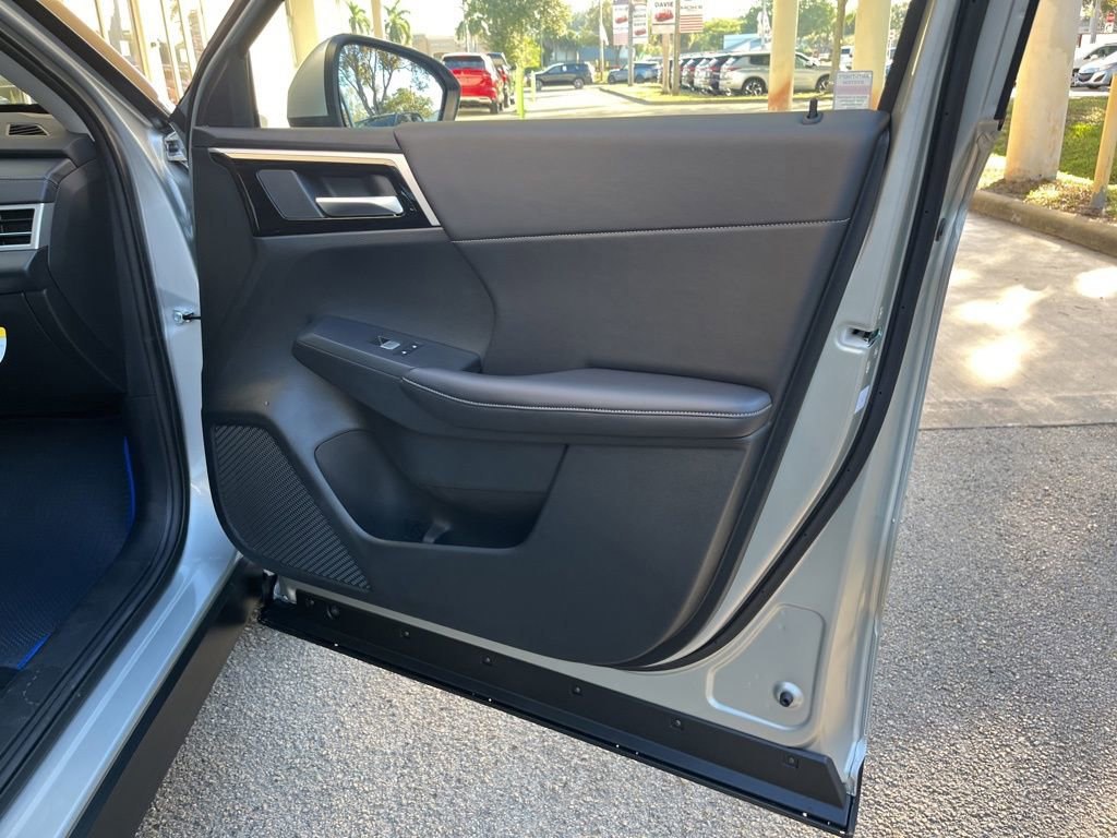 New 2025 Mitsubishi Outlander SE image 21