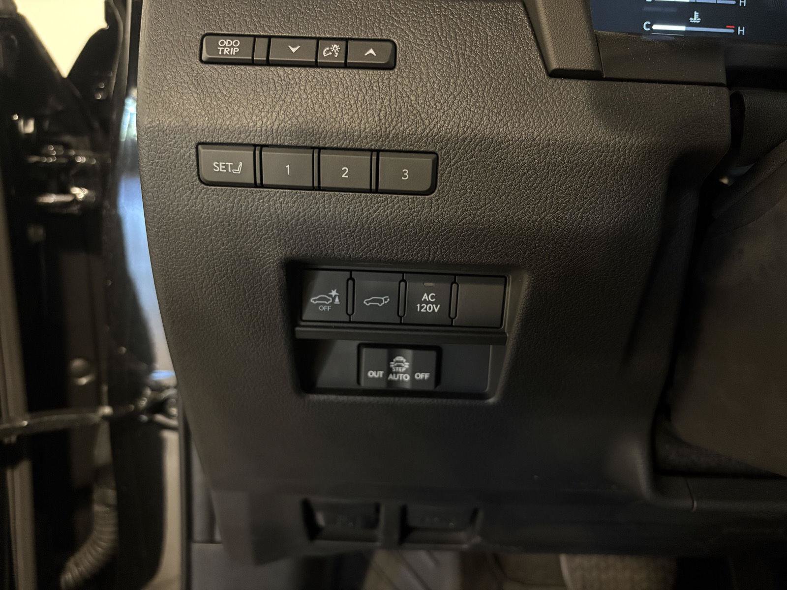Used 2026 Lexus GX 550 w/ Accessory Package (2T) AWD/4WD image 21