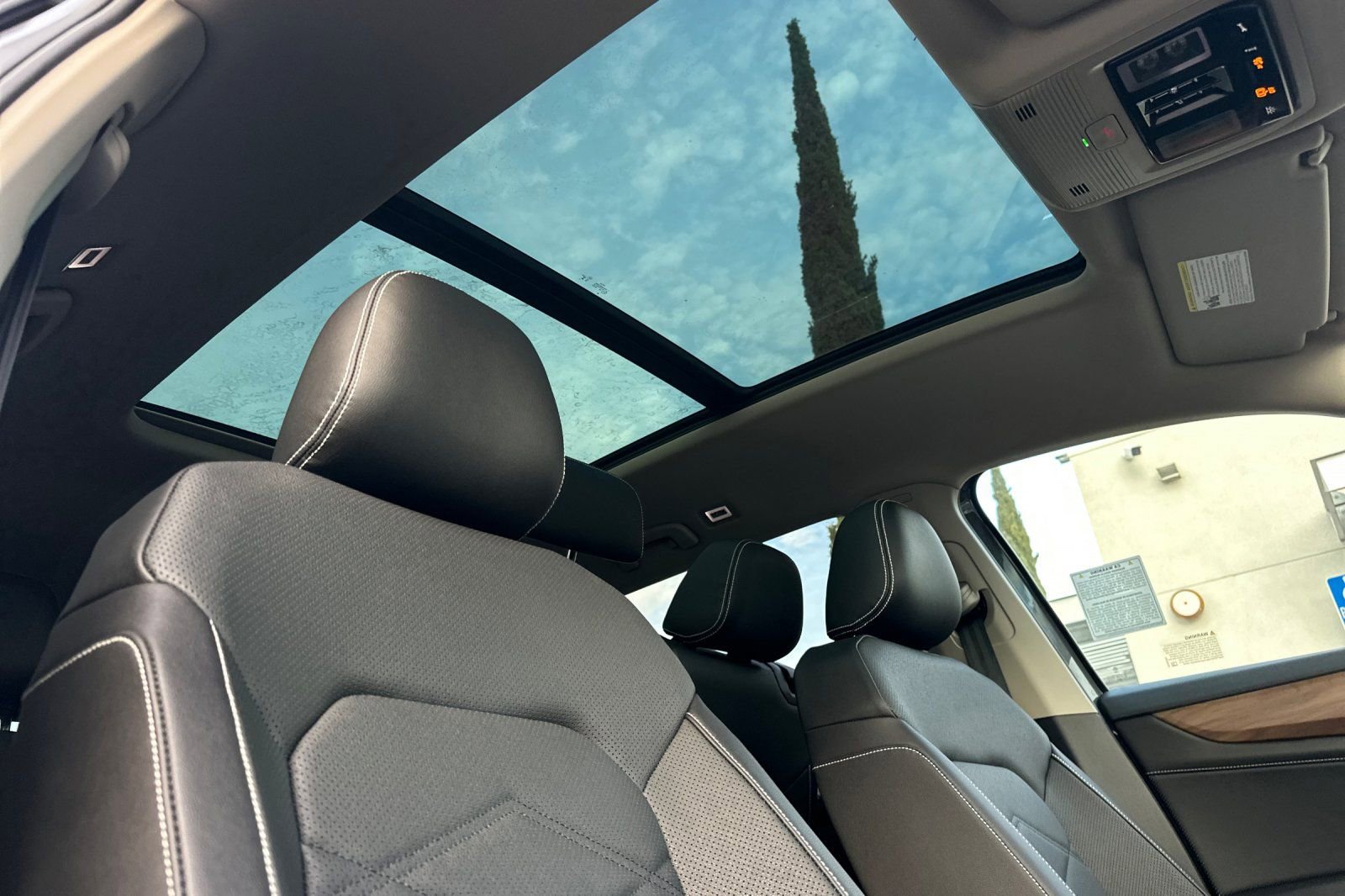 New 2026 Volkswagen Atlas SE image 16