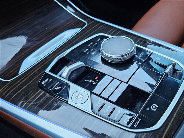 Used 2024 BMW X7 M60i w/ Climate Comfort Package image 12