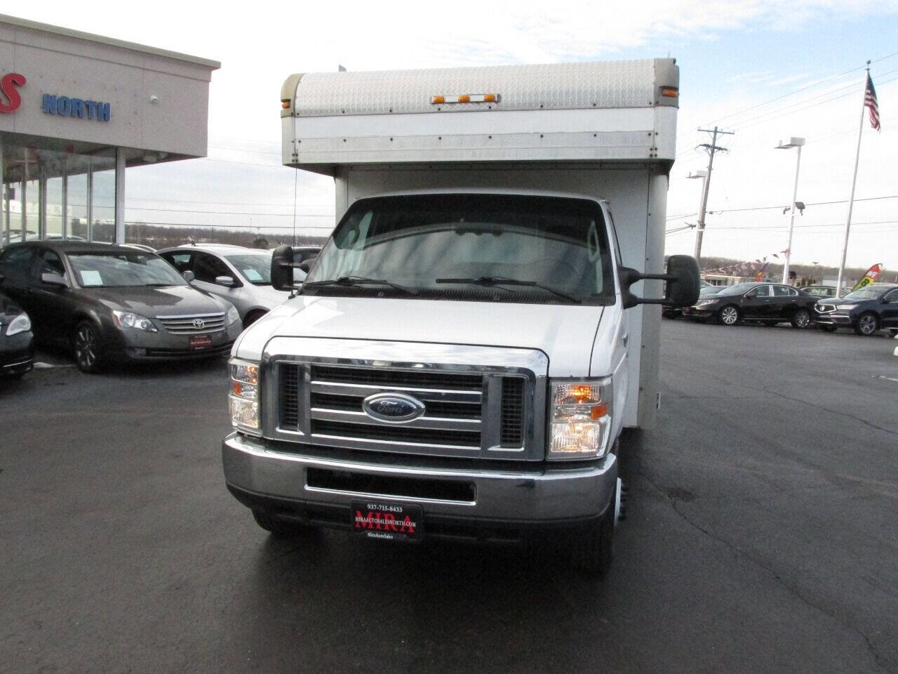 Used 2012 Ford E-350 and Econoline 350 Super Duty w/ PWR Locks & Windows Group image 2