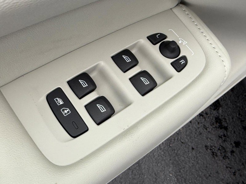 New 2026 Volvo XC60 B5 Ultra w/ Climate Package image 9