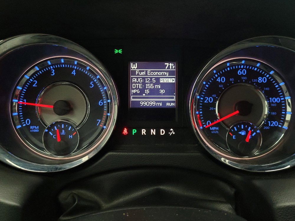 Used 2016 Chrysler Town & Country Touring FWD image 23