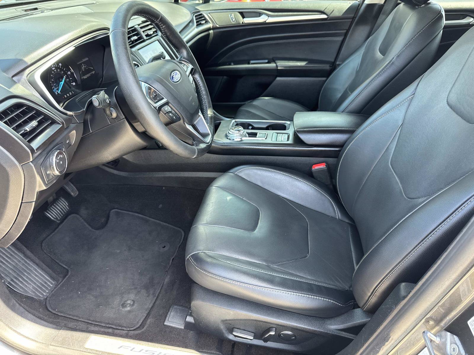Used 2019 Ford Fusion Energi Titanium FWD image 24