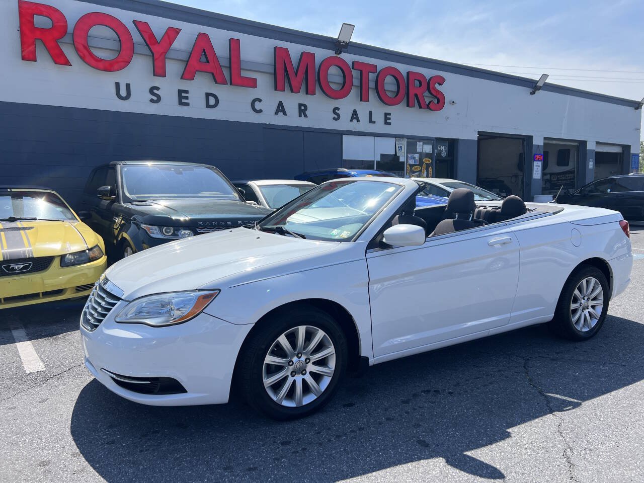 Used 2012 Chrysler 200 Touring FWD image 1