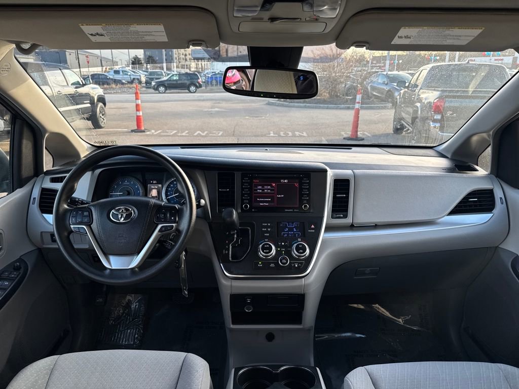 Used 2018 Toyota Sienna LE image 12