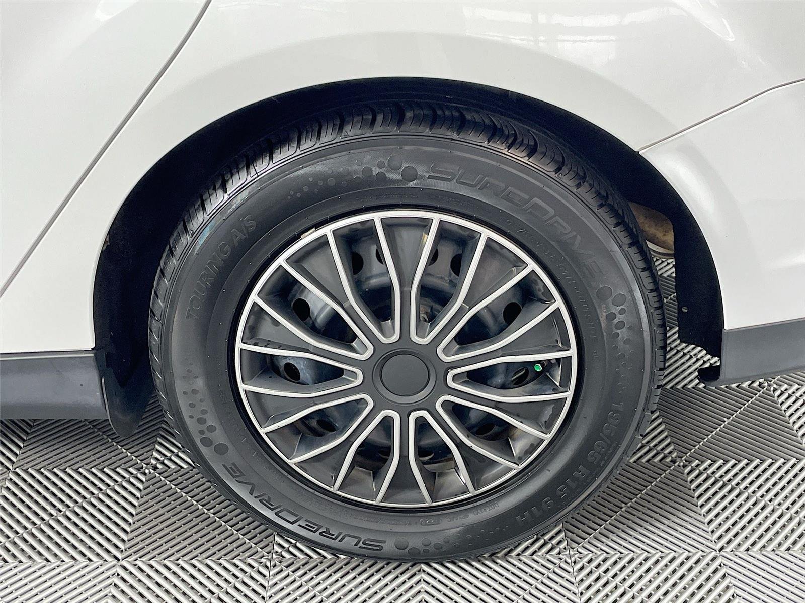 Used 2013 Ford Focus S FWD image 32