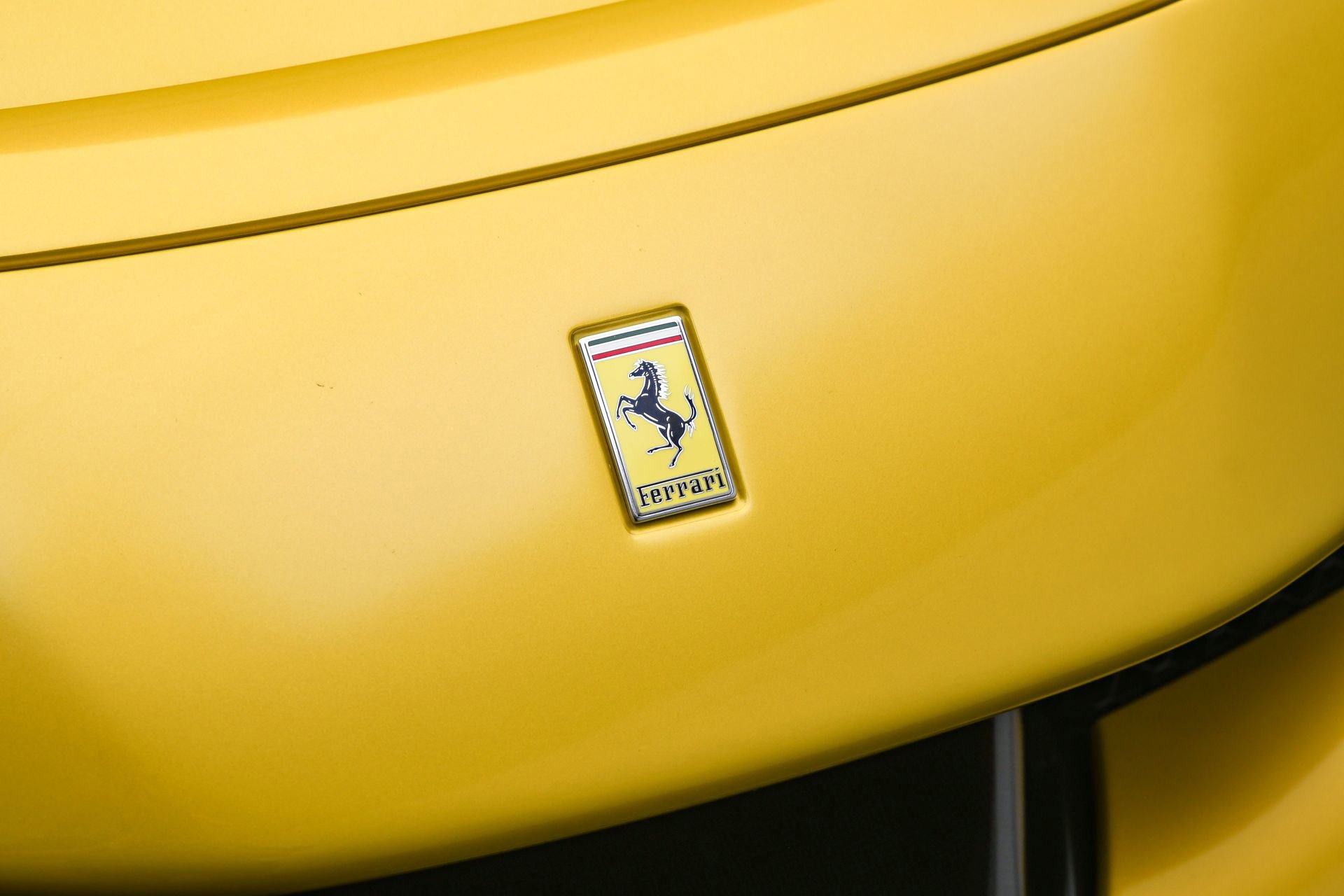 Used 2022 Ferrari SF90 Spider image 25