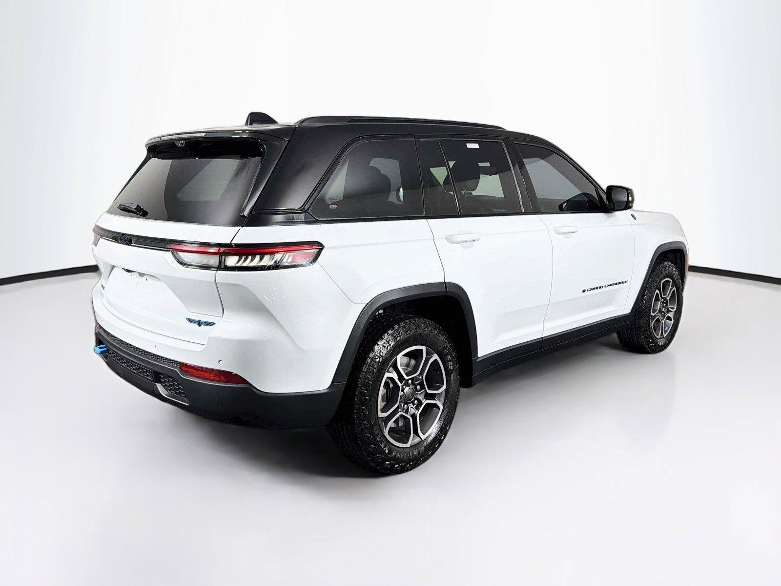 Used 2023 Jeep Grand Cherokee Trailhawk 4xe AWD/4WD image 11