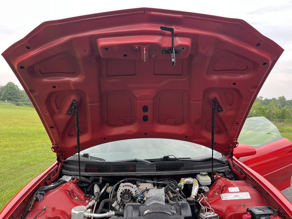 Used 2000 Chevrolet Camaro LT RWD image 41