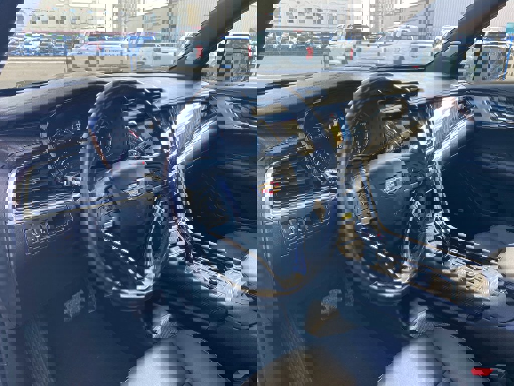 Used 2025 Cadillac XT6 Premium Luxury image 28