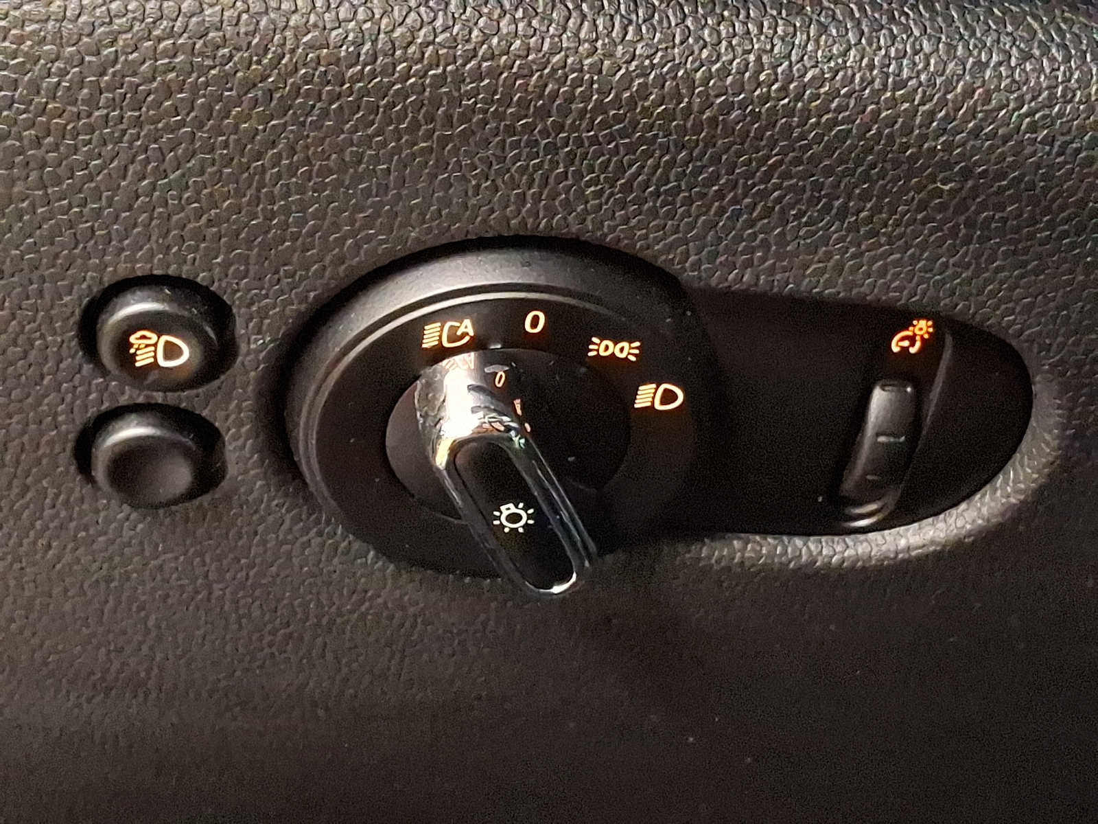 Used 2023 MINI Cooper 4-Door Hardtop w/ Multitone Edition image 25