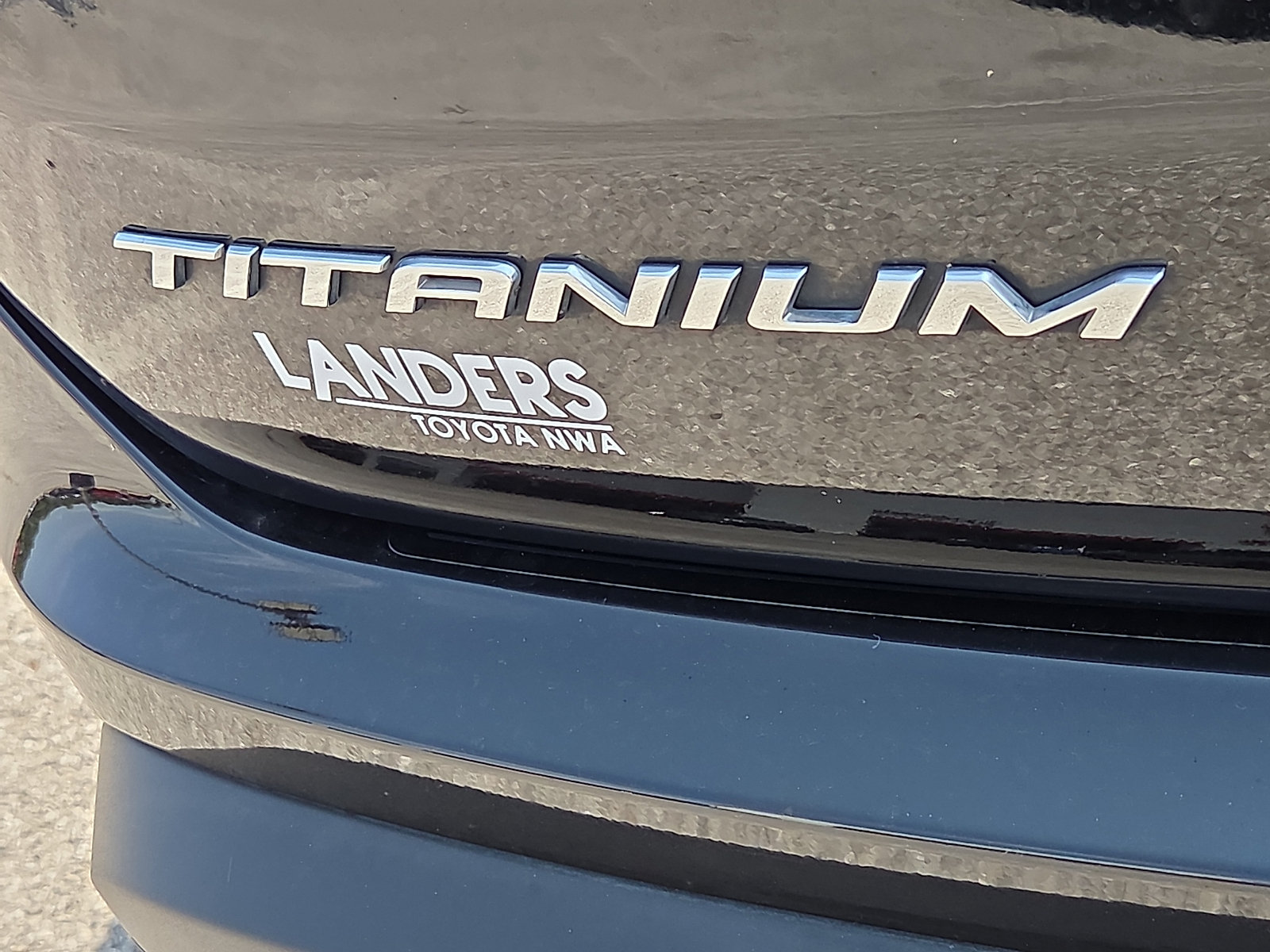 Used 2023 Ford Edge Titanium w/ Cargo Accessory Package AWD/4WD image 8