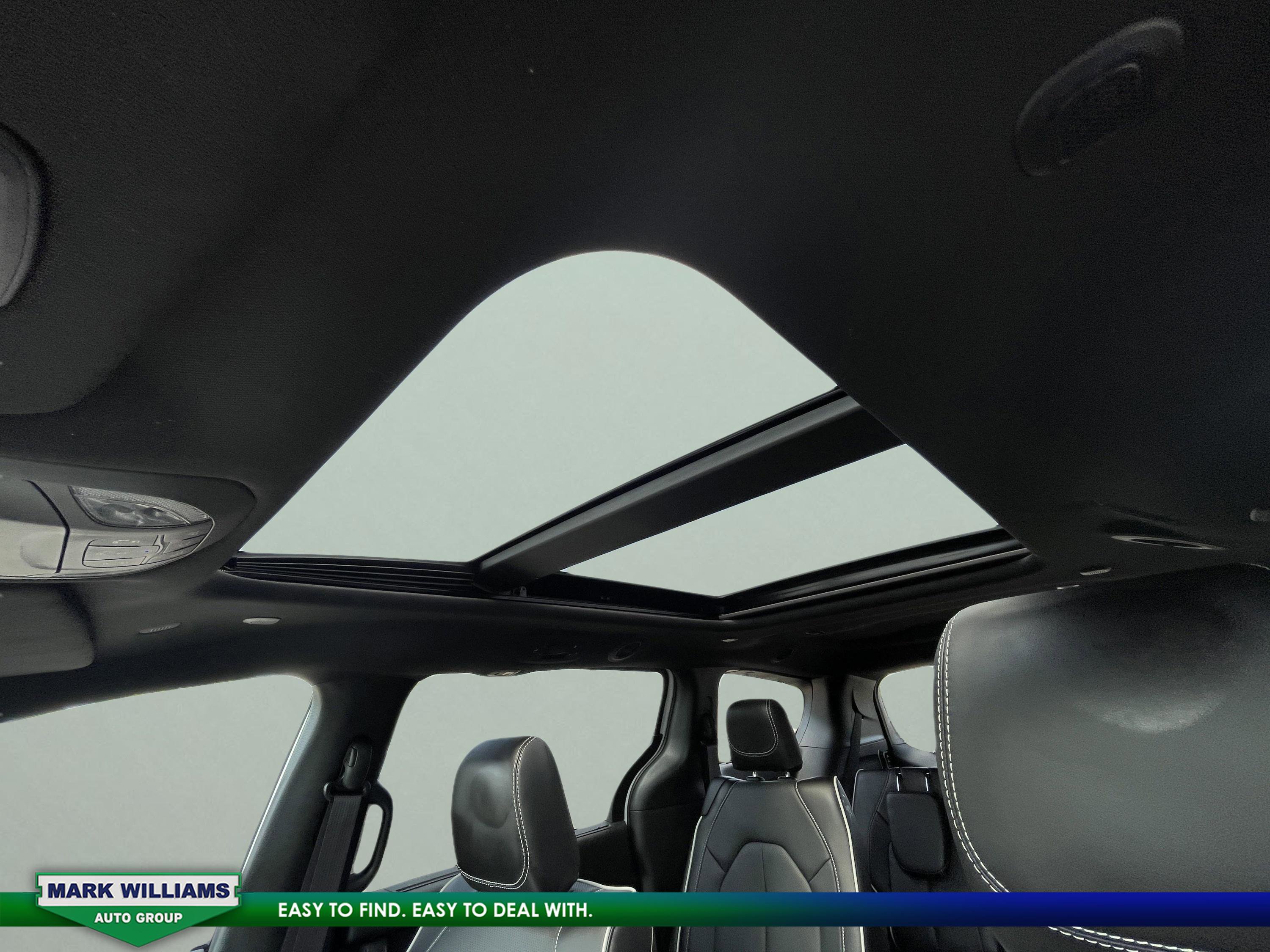 Used 2024 Chrysler Pacifica Limited w/ S Appearance Package image 25