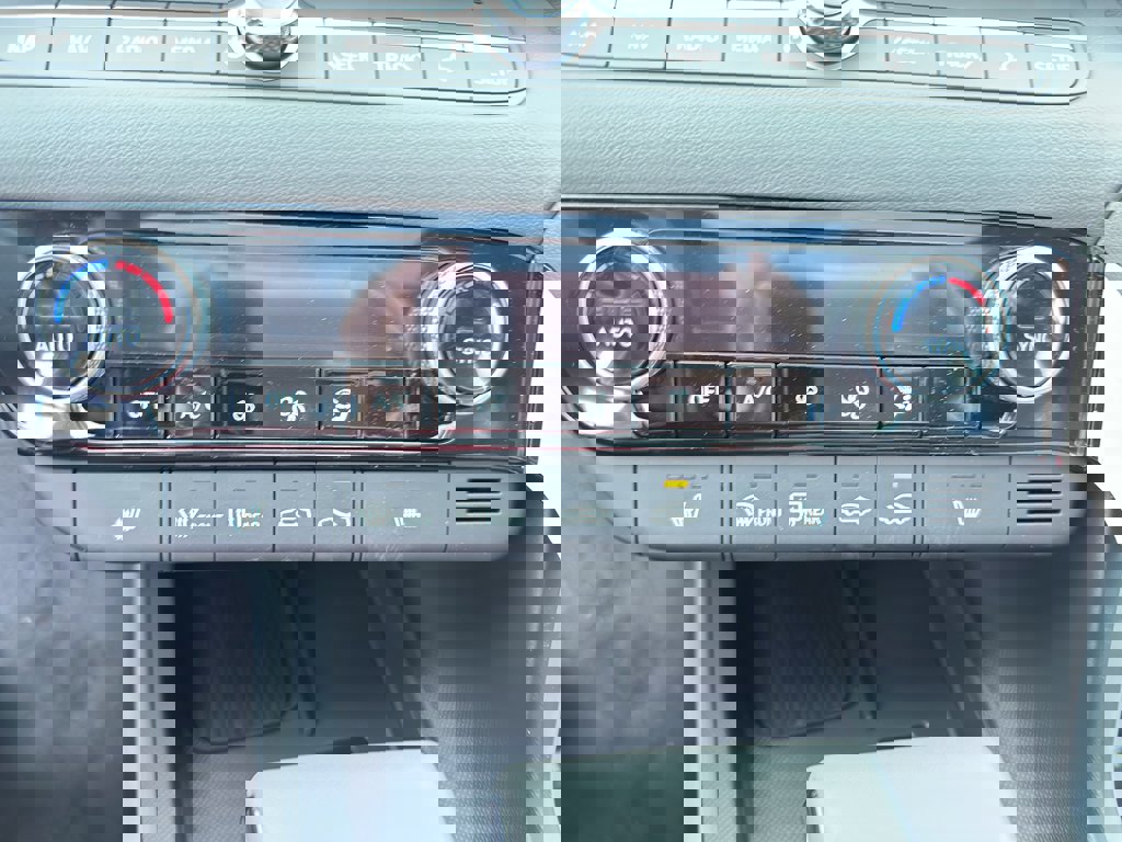 New 2025 Hyundai Elantra SEL image 22