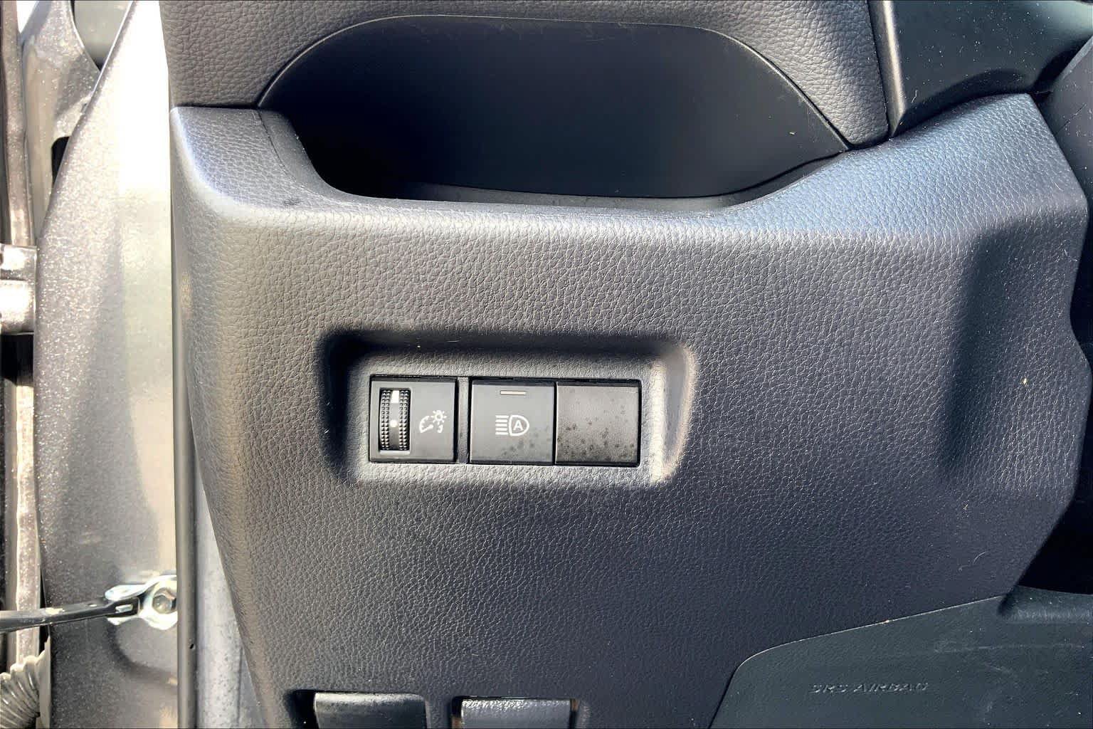 Used 2021 Toyota RAV4 XLE FWD image 33