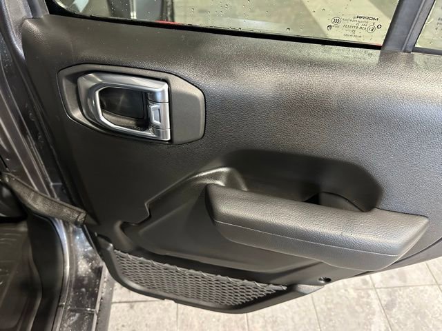 Used 2025 Jeep Gladiator Rubicon w/ Convenience Group image 16