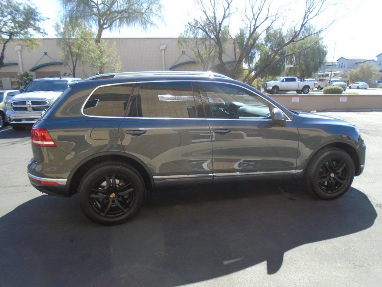 Used 2016 Volkswagen Touareg TDI image 14