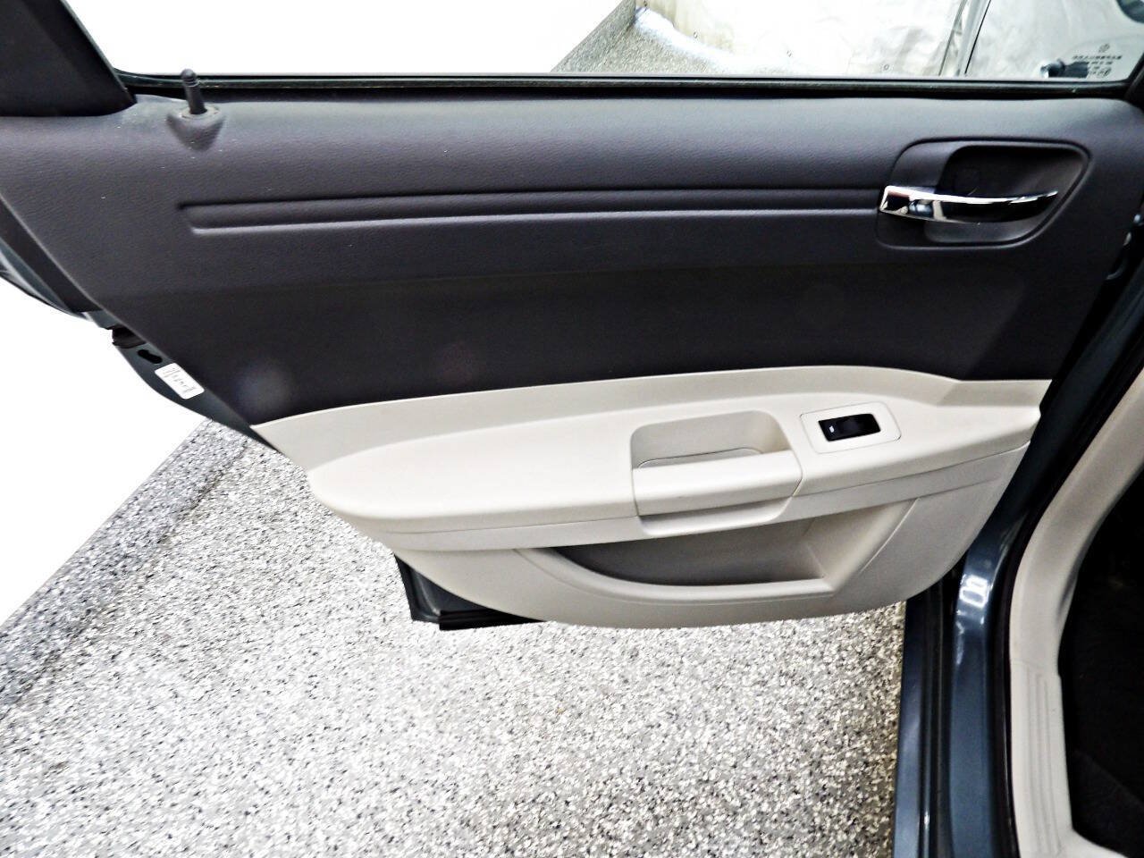 Used 2006 Chrysler 300 RWD image 9
