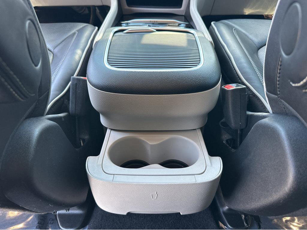 Used 2022 Chrysler Pacifica Limited image 17