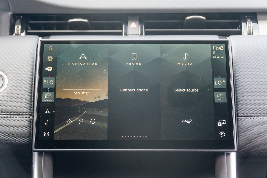 Used 2025 Land Rover Discovery Sport Dynamic SE image 16