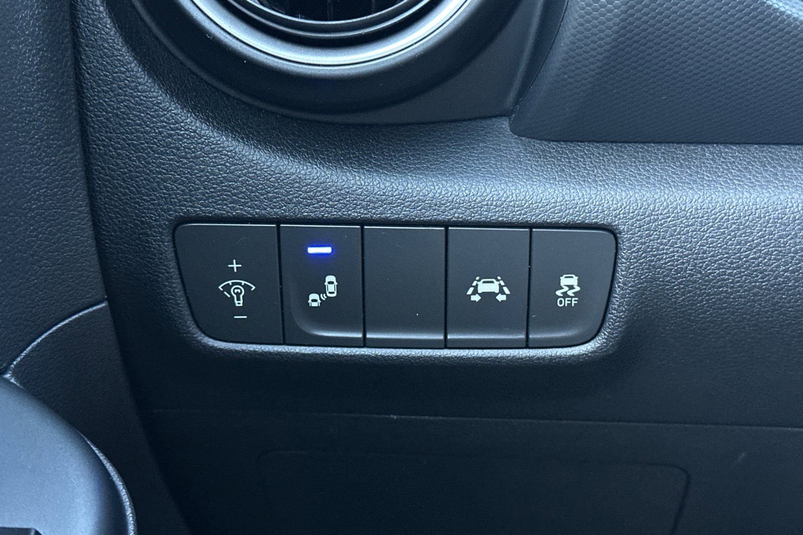 Used 2018 Hyundai Kona SEL w/ SEL Tech Package 02 image 34