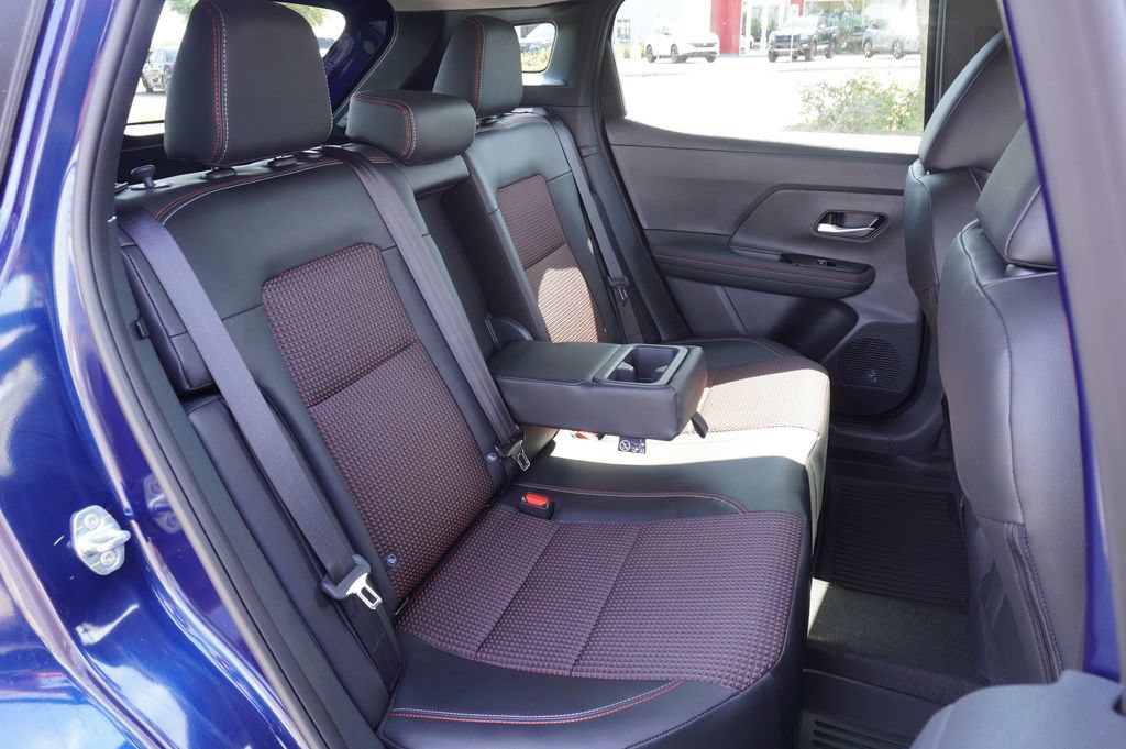 Certified 2025 Nissan Kicks SR FWD image 9