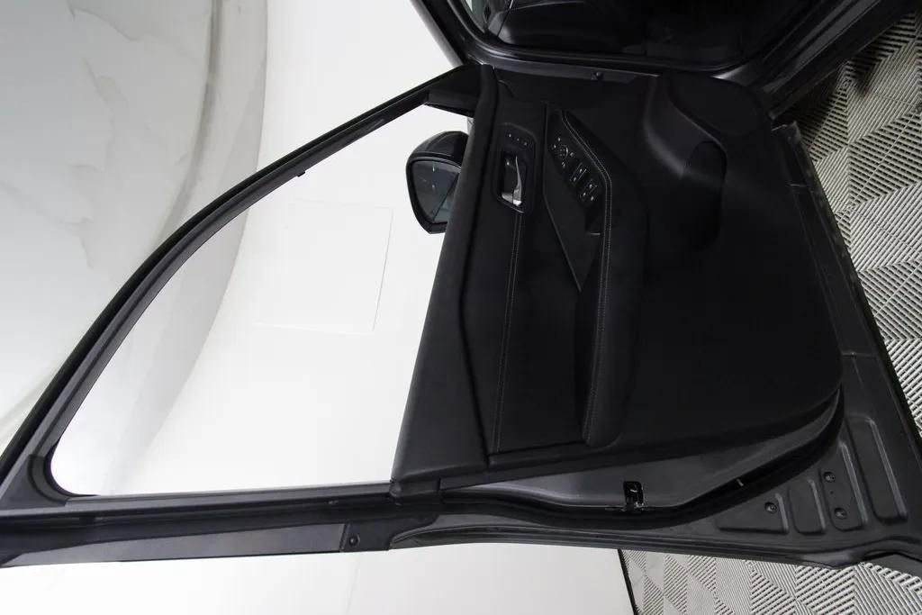 Used 2025 Nissan Rogue SL w/ Tech Package FWD image 10