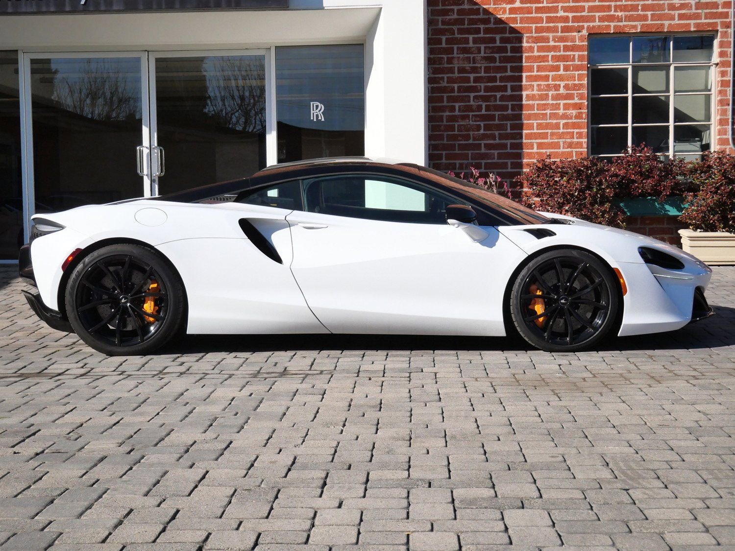 Used 2023 McLaren Artura image 3