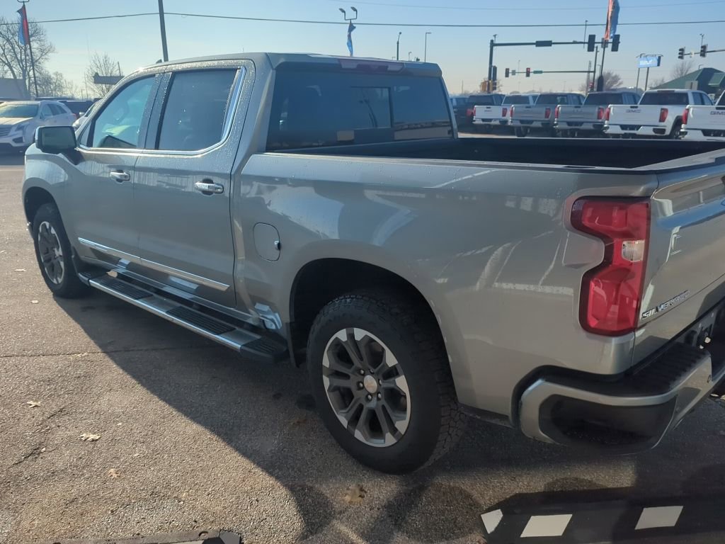 Used 2025 Chevrolet Silverado 1500 High Country w/ Z71 Off-Road Package image 5